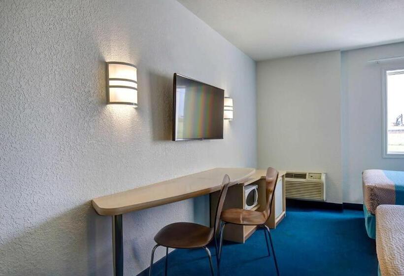 غرفة قياسية رباعية, Motel 6grande Prairie, Ab