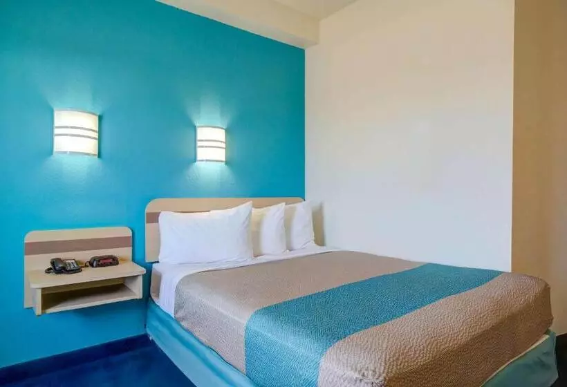 身障者適用スタンダードルーム, Motel 6grande Prairie, Ab