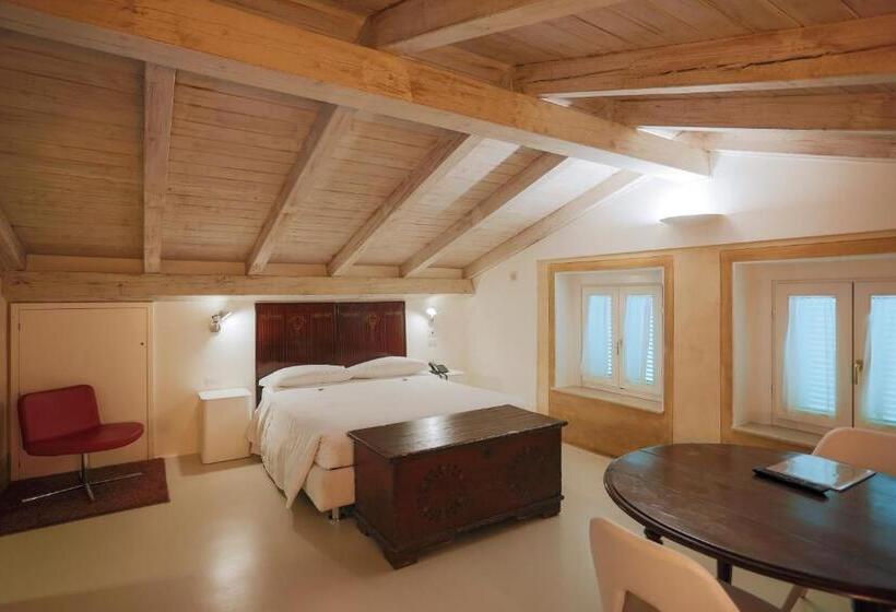 高级大房间, Casino Ridola