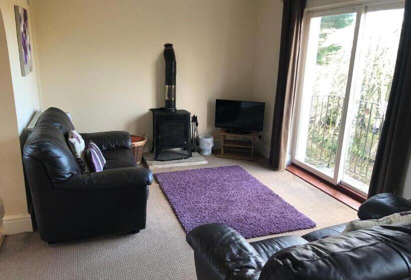 Casă 2 Dormitoare, Irton Hall