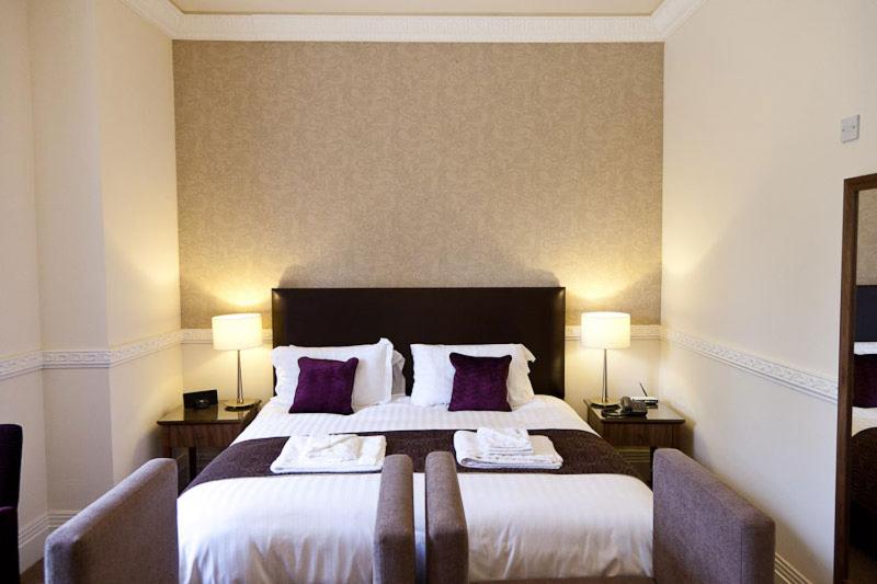 Cameră Executivă, Irton Hall