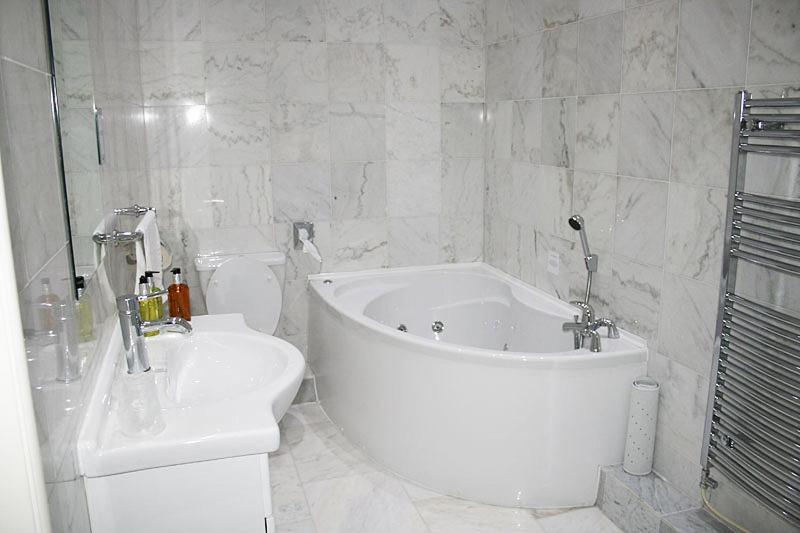 Cameră Executivă, Irton Hall