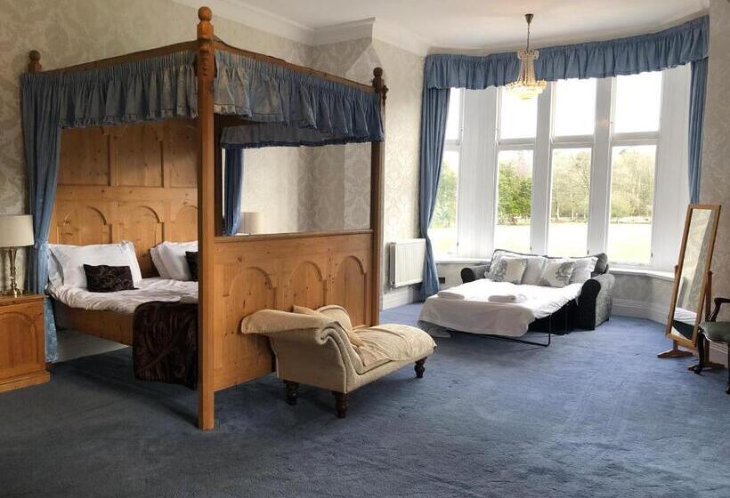 Apartament 4 Dormitoare, Irton Hall