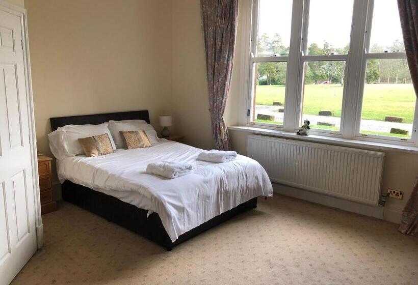 Apartament 4 Dormitoare, Irton Hall