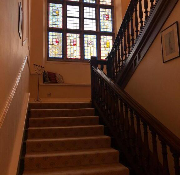 Apartament 4 Dormitoare, Irton Hall