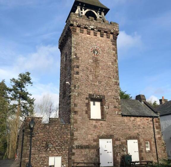 Apartament 5 Dormitoare, Irton Hall