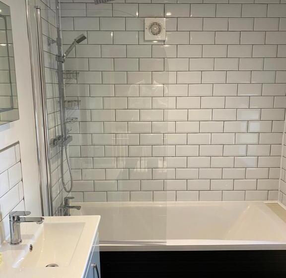 Casă 3 Dormitoare, Irton Hall