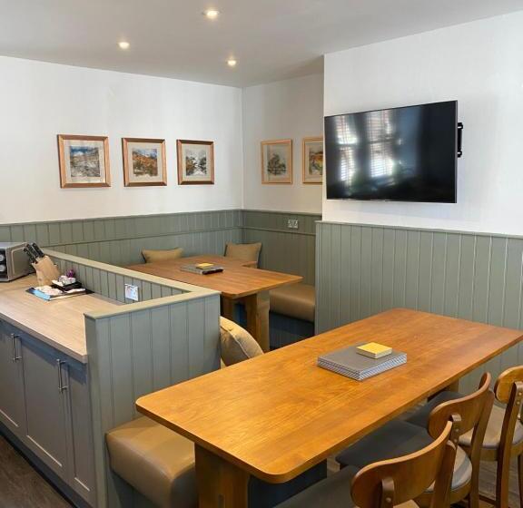 Casă 3 Dormitoare, Irton Hall