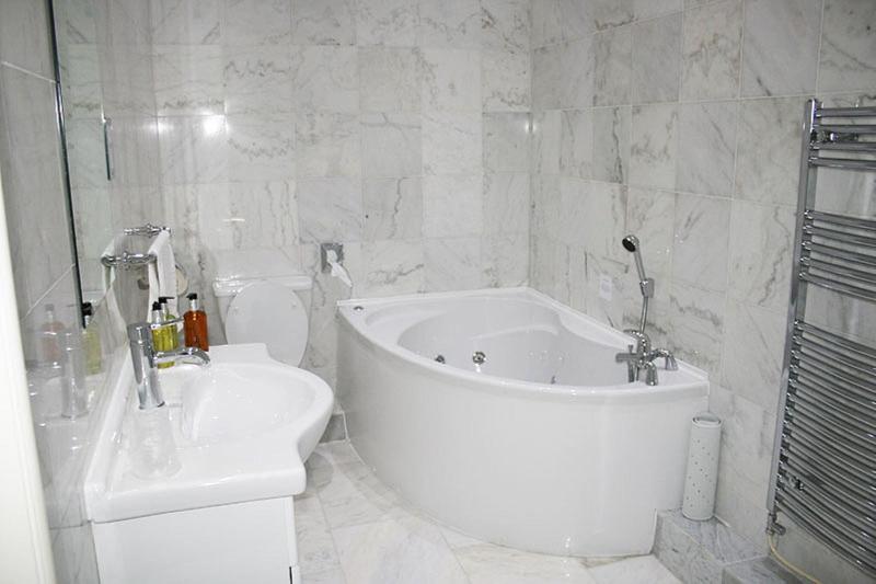 Cameră Executivă, Irton Hall