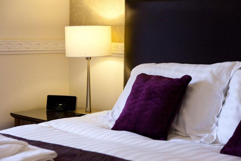 Cameră Executivă, Irton Hall