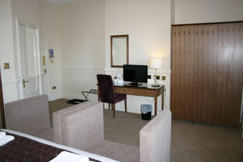 Cameră Executivă, Irton Hall