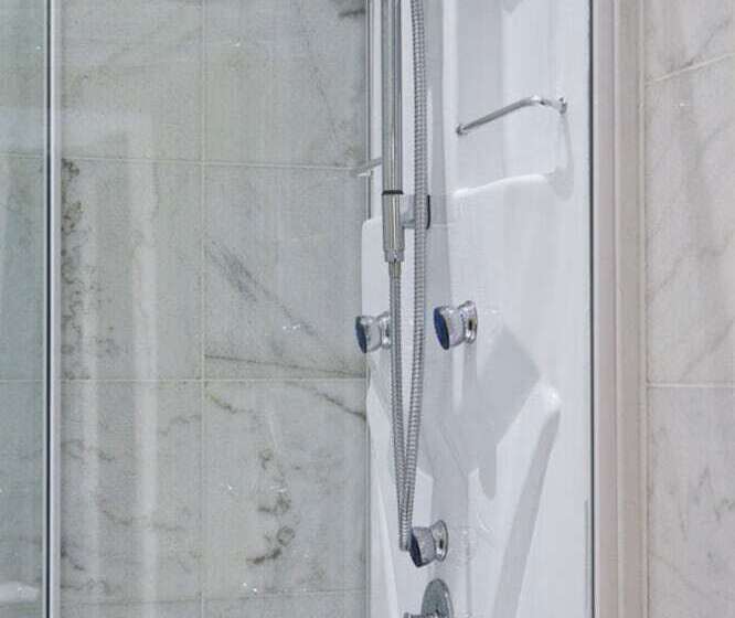 Cameră Executivă, Irton Hall