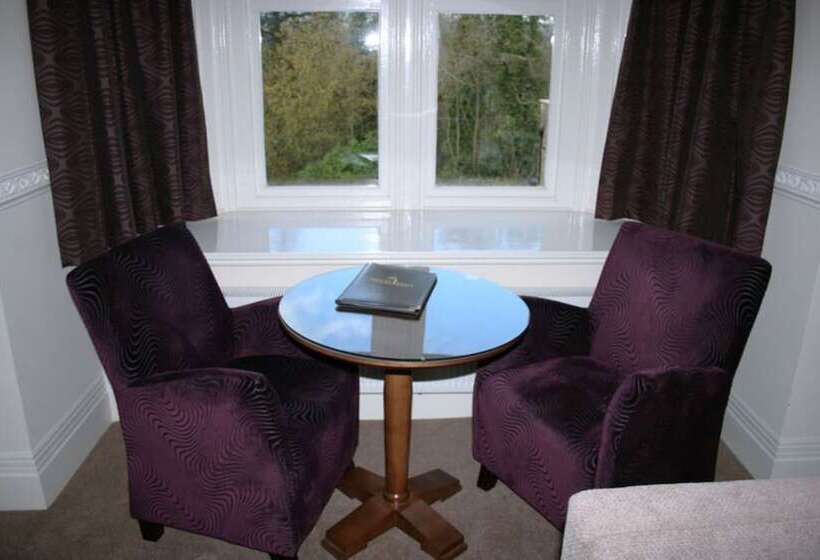 Cameră Executivă, Irton Hall