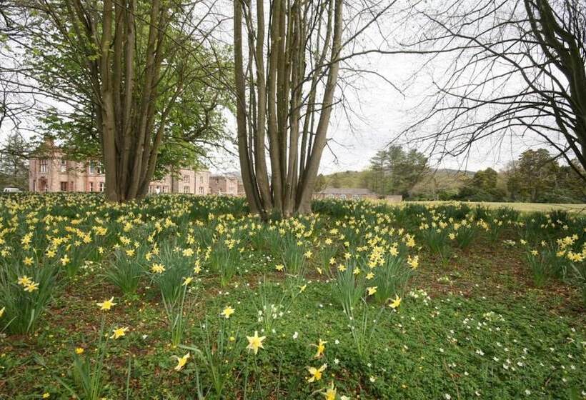 Cameră Familiară, Irton Hall