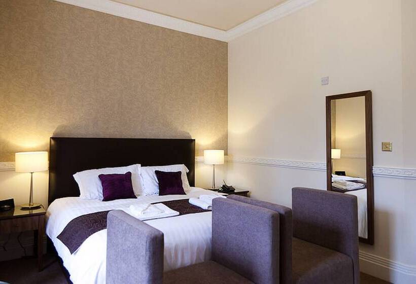 Cameră Familiară, Irton Hall