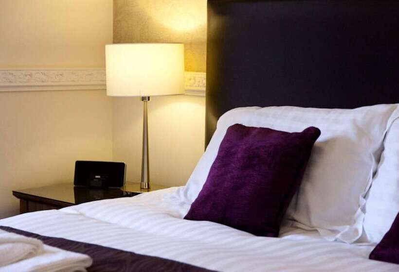 Cameră Familiară, Irton Hall