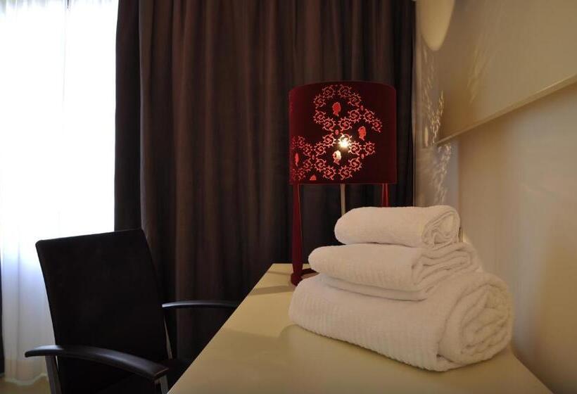 חדר סופריור, Poseidon