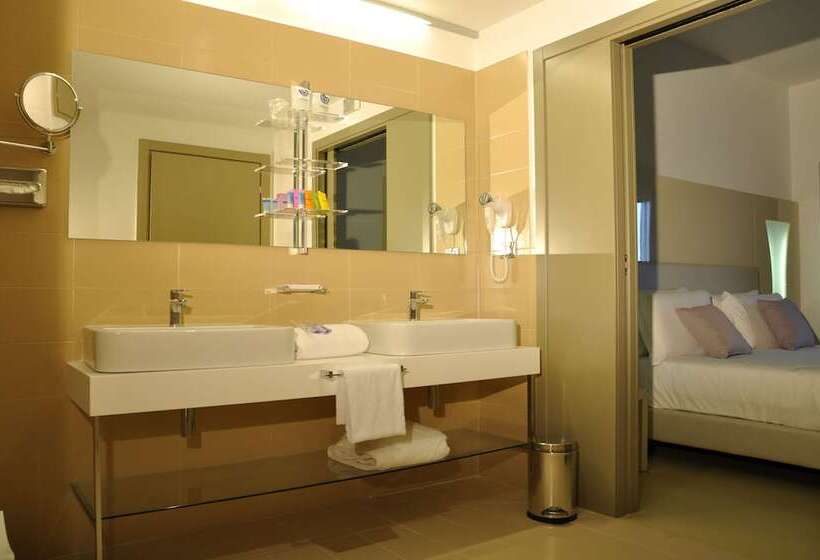 חדר סופריור, Poseidon