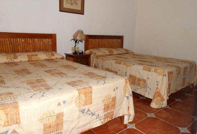 带2个双人床的标准工作室, Suites Ixtapa Plaza