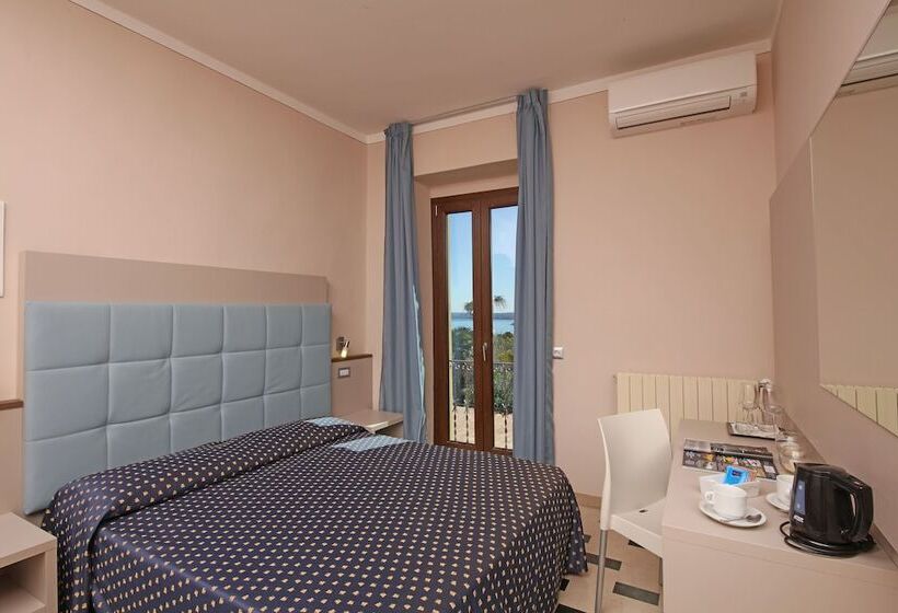 חדר סטנדרט לשלושה, San Rocco Relais