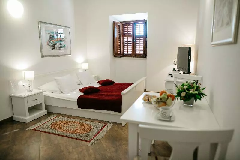 スタンダードスタジオ, Apartments Villa Riva