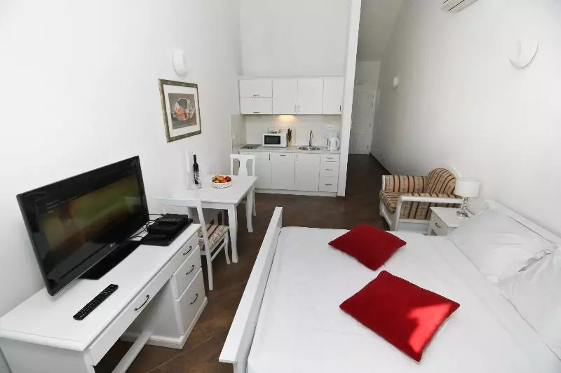 スタンダードスタジオ, Apartments Villa Riva