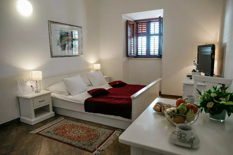 スタンダードスタジオ, Apartments Villa Riva