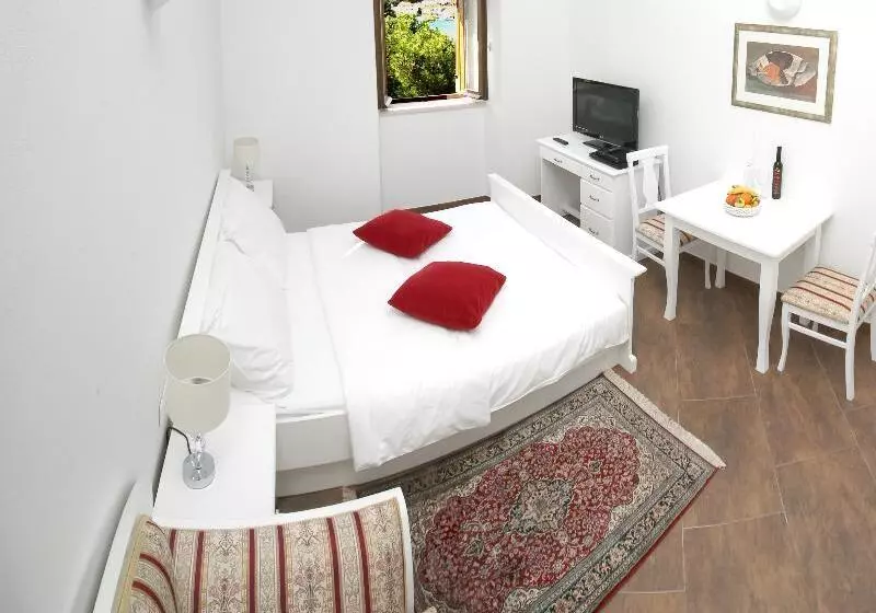 スタンダードスタジオ, Apartments Villa Riva