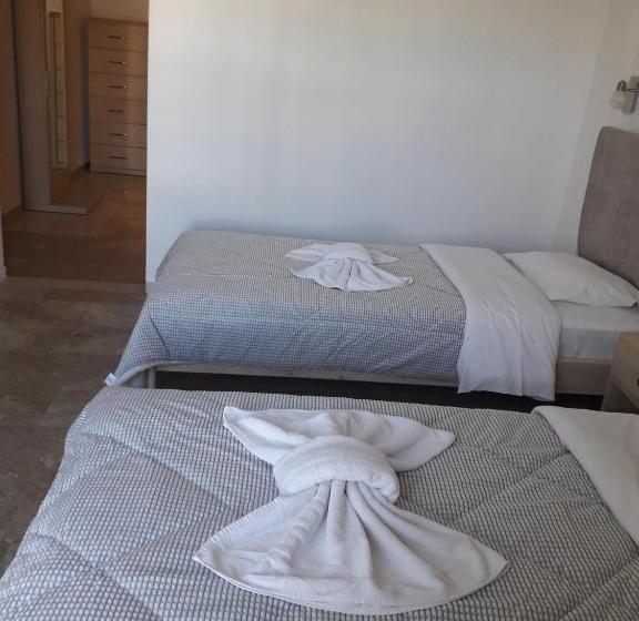 חדר סטנדרט לשלושה, Knossos