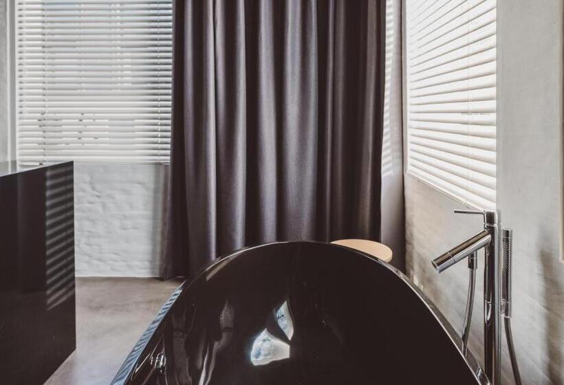 غرفة كلاسيكية, Pilar