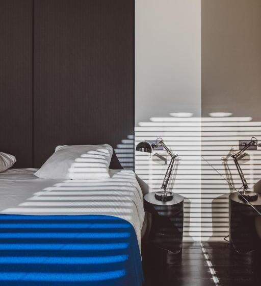 غرفة كلاسيكية, Pilar