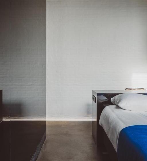 غرفة كلاسيكية, Pilar