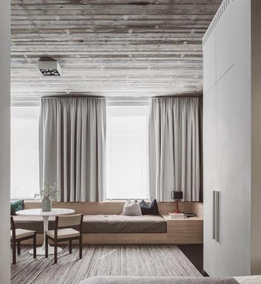 غرفة عائلية, Pilar