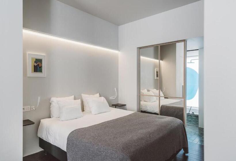 غرفة عائلية, Pilar