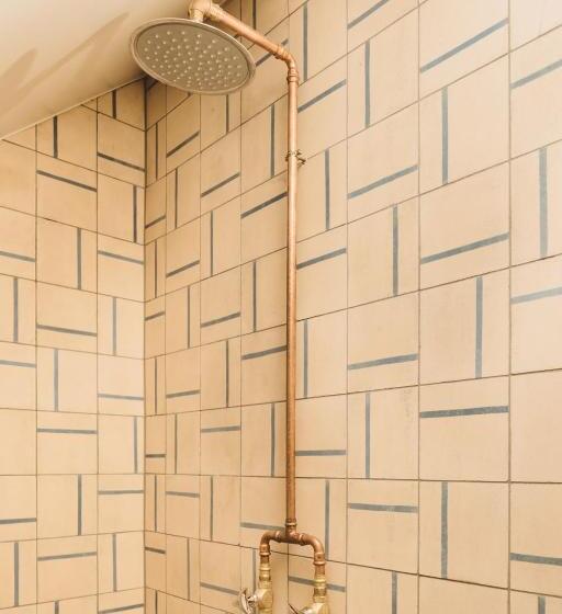 جناح جونيور مزوَّد بتراس, Pilar