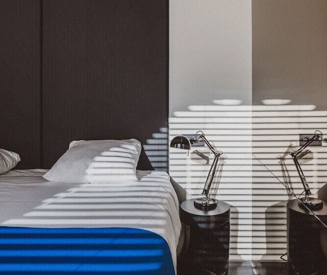 غرفة كلاسيكية, Pilar