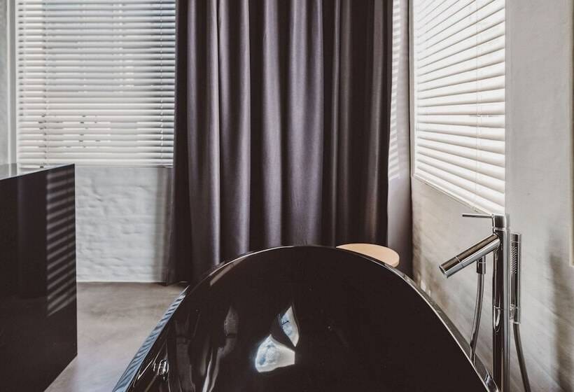 غرفة كلاسيكية, Pilar