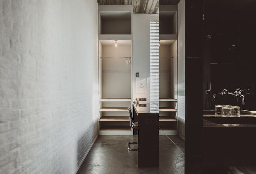 غرفة كلاسيكية, Pilar