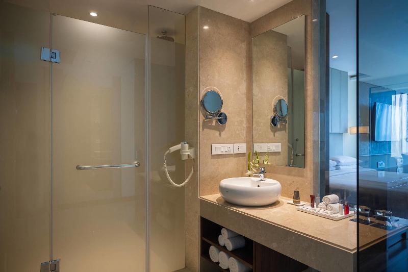 디럭스 룸 킹사이즈 침대, Renaissance Ahmedabad