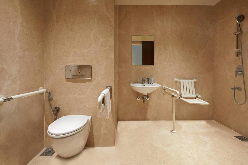 디럭스 룸 킹사이즈 침대, Renaissance Ahmedabad