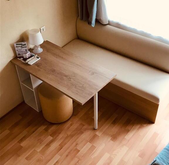 スタンダードスタジオ, Residence Thibaud