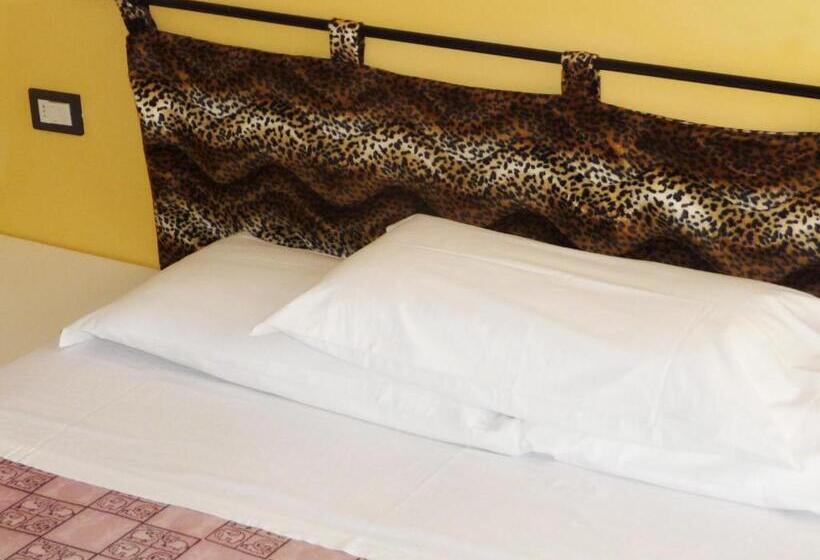 Quarto Estandar, Riccione Beach