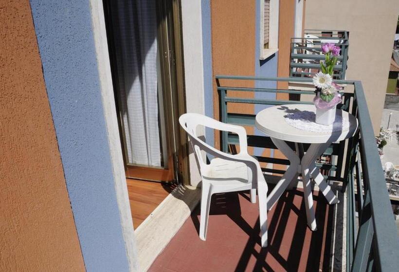 اتاق استاندارد یک نفره, Siviglia