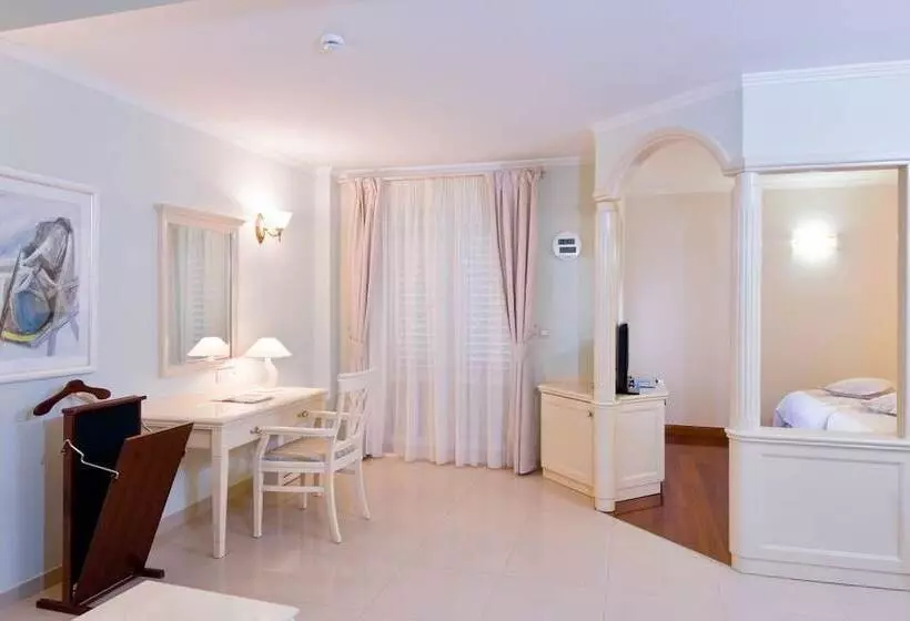 Deluxe Studio, Sunceva Postelja