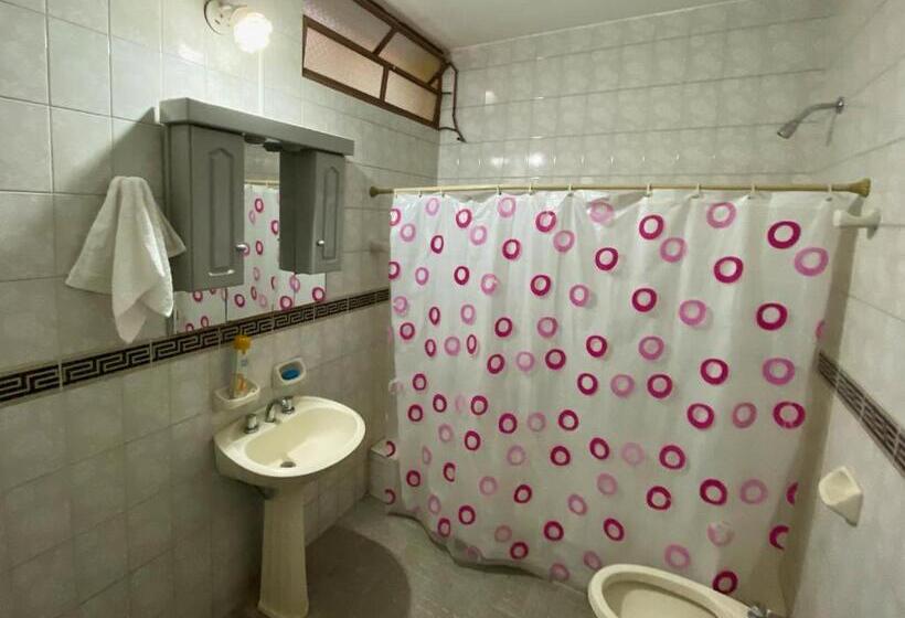 스탠다드 트리플 룸, Hostal Lo De Ramona