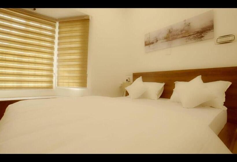 חדר דלוקס, Brooklands Avenue