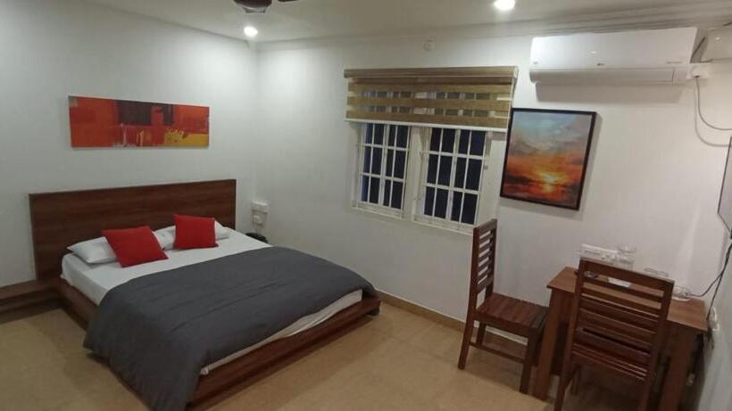 חדר אקונומי, Brooklands Avenue