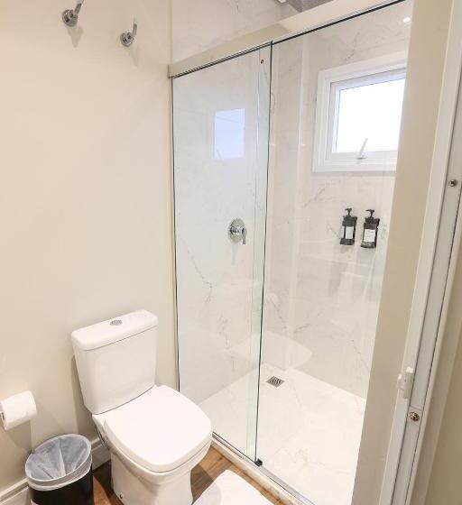 غرفة قياسية, 4woo