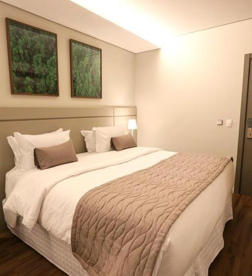 غرفة قياسية, 4woo