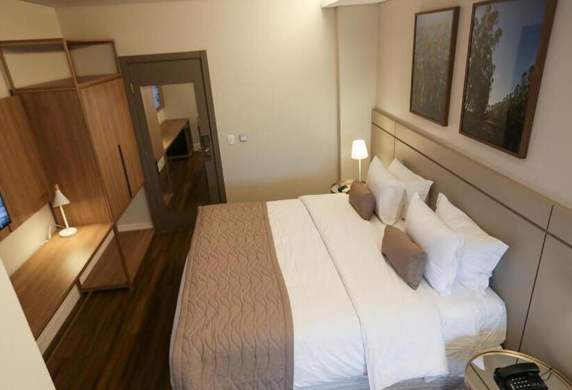 غرفة سوبيريور, 4woo